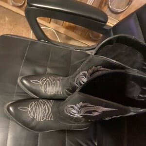 black boot by coconut western